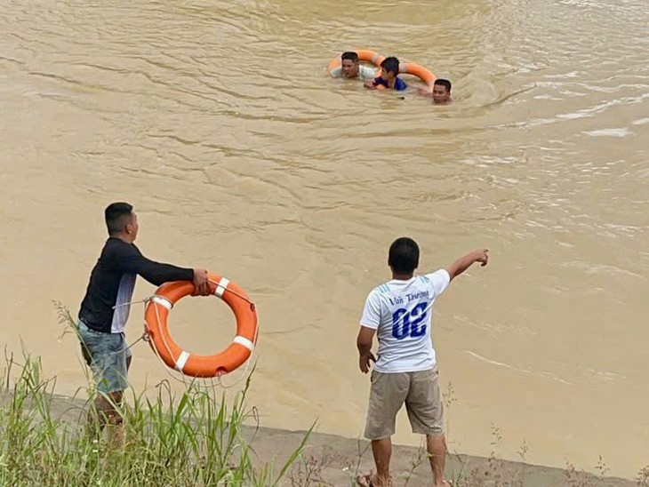 Đội cứu hộ tình nguyện ở Đắk Lắk, ‘nghe điện thoại rung là lên đường’ - Ảnh 1.