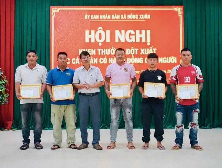 Đội cứu hộ tình nguyện ở Đắk Lắk, ‘nghe điện thoại rung là lên đường’ - Ảnh 6.