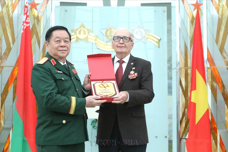 Đại tướng Nguyễn Trọng Nghĩa: Sự giúp đỡ của chuyên gia Belarus là biểu tượng tình đoàn kết quốc tế - Ảnh 1.