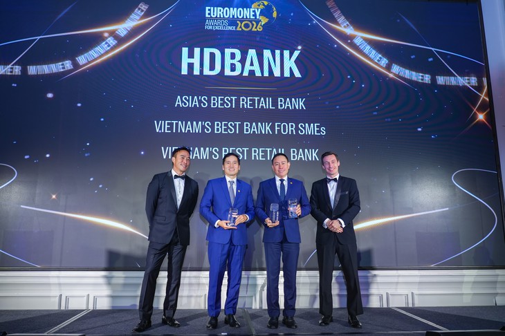 Danh hiệu “Ngân hàng Bán lẻ tốt nhất châu Á” lần đầu tiên được trao cho một ngân hàng Việt Nam - Ảnh 2.