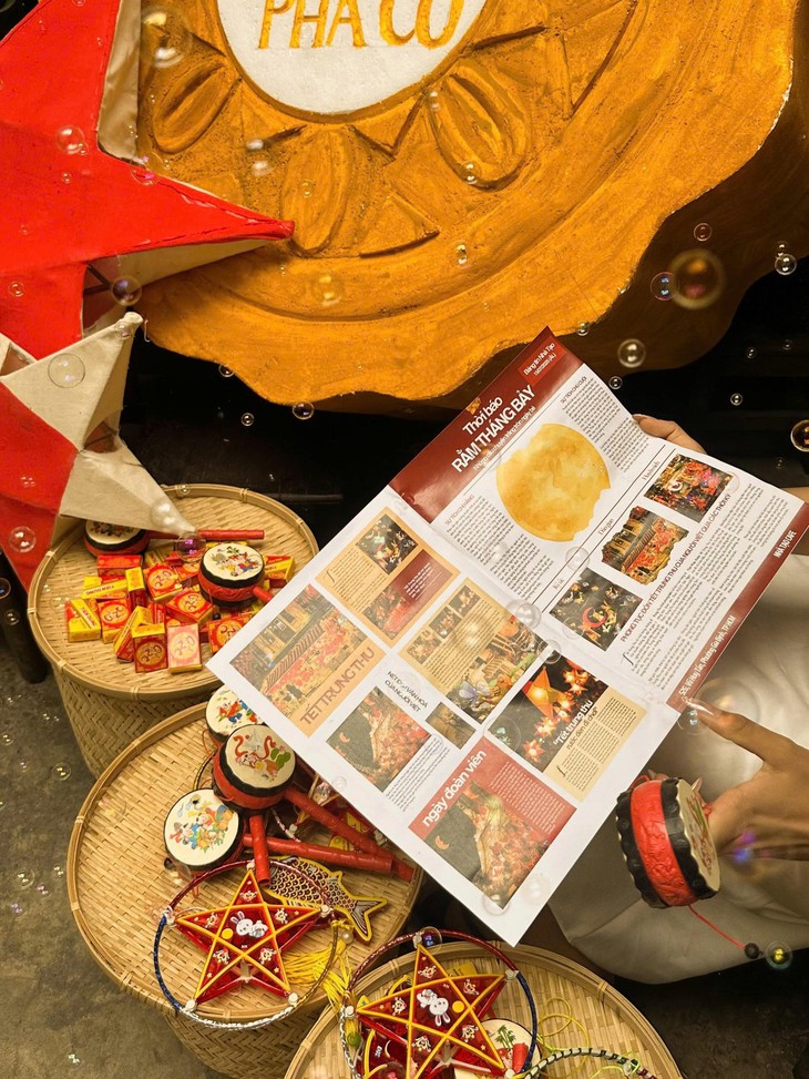 Triển lãm Trung thu xưa, bạn trẻ nay tự làm lồng đèn tặng người thân - Ảnh 16.