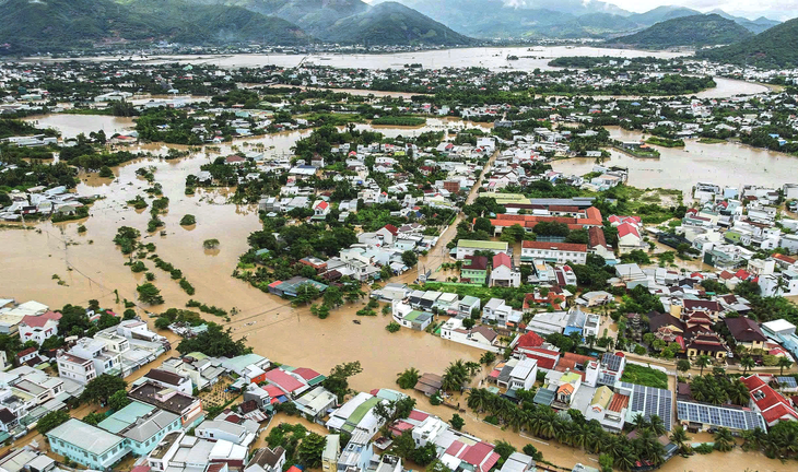 Đầu tư gần ngàn tỉ cho 2 dự án thoát lũ, sao Nha Trang vẫn ngập? - Ảnh 1.