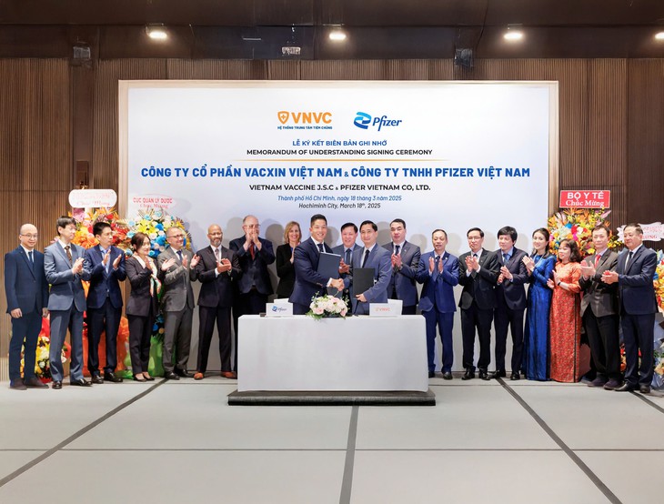 VNVC và Pfizer hợp tác tăng cường năng lực y tế dài hạn  cho Việt Nam - Ảnh 2.