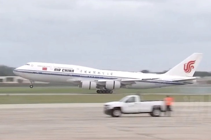 Ông Trump đón ông Tập tại sân bay, Mỹ - Trung Quốc gia hạn đình chiến thương mại - Ảnh 1.