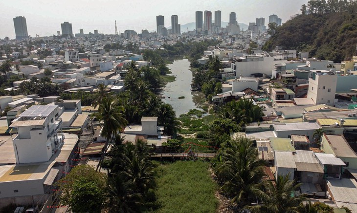 Đầu tư gần ngàn tỉ cho 2 dự án thoát lũ, sao Nha Trang vẫn ngập? - Ảnh 2.