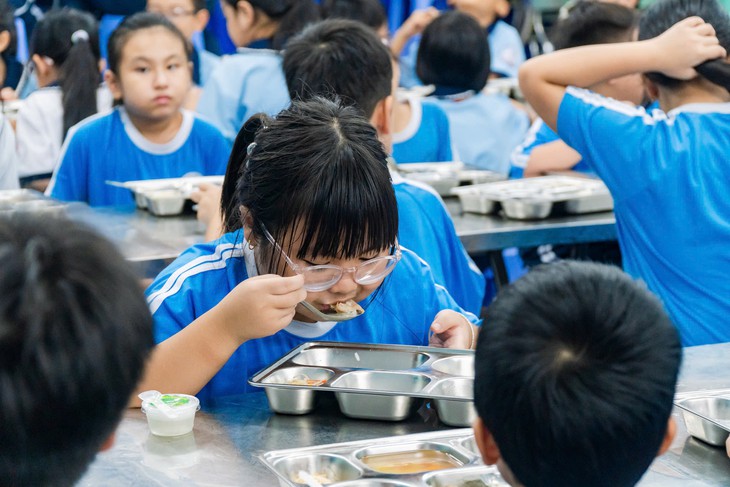 Ngôi trường sáp nhập từ 3 cơ sở và bí quyết làm bữa ăn bán trú 'như cơm nhà' - Ảnh 8.