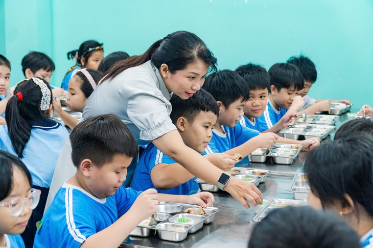 Ngôi trường sáp nhập từ 3 cơ sở và bí quyết làm bữa ăn bán trú 'như cơm nhà' - Ảnh 10.