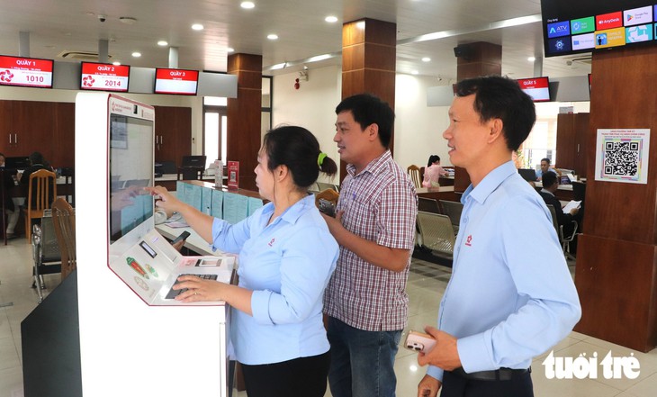 386 thủ tục được đưa về Tam Kỳ, người dân phía nam Đà Nẵng đỡ cảnh đi xa 70km - Ảnh 1.