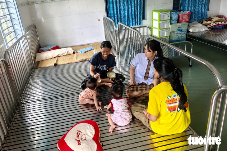 Lớn lên trong chùa vì mẹ bệnh phải 'cách ly', đậu cao đẳng y dược mà lặng buồn vì học phí - Ảnh 5.