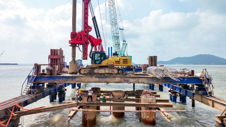 Cầu vượt biển dài nhất Việt Nam ra đảo Hòn Khoai dần thành hình - Ảnh 5.