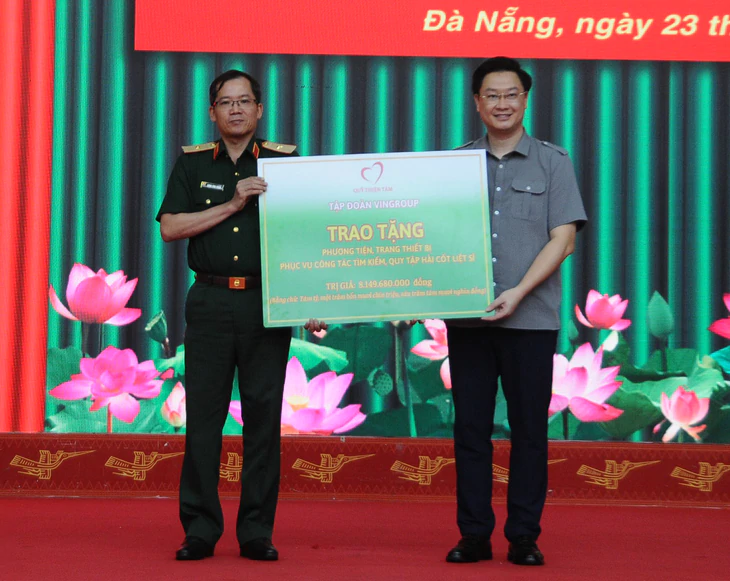 Quân khu 5 tiếp nhận 6 máy ra đa xuyên đất tìm kiếm hài cốt liệt sĩ từ Tập đoàn Vingroup - Ảnh 1.