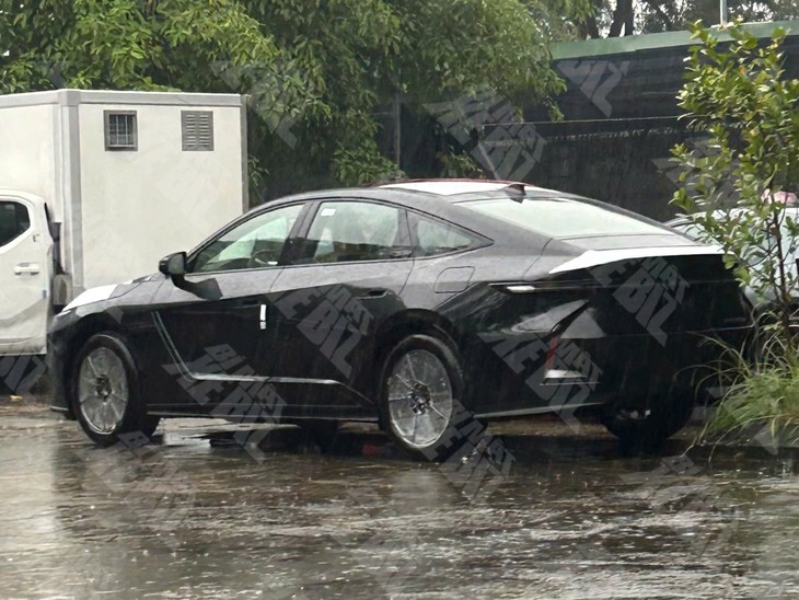 Xe điện Lexus đầu tiên ở Việt Nam lộ diện: Đầy pin chạy 440km, sạc nửa tiếng đi được hơn 350km - Ảnh 2.