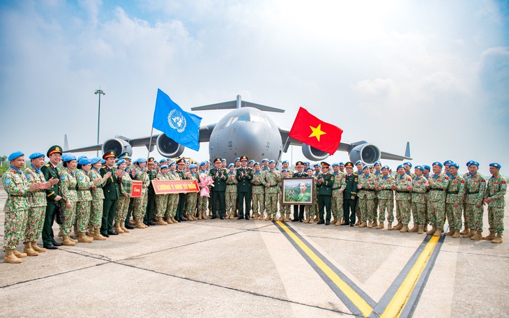 Những chuyến bay cấp cứu cuối nhiệm kỳ của Bệnh viện dã chiến cấp 2 số 7 ngày cuối nhiệm kỳ - Ảnh 4.