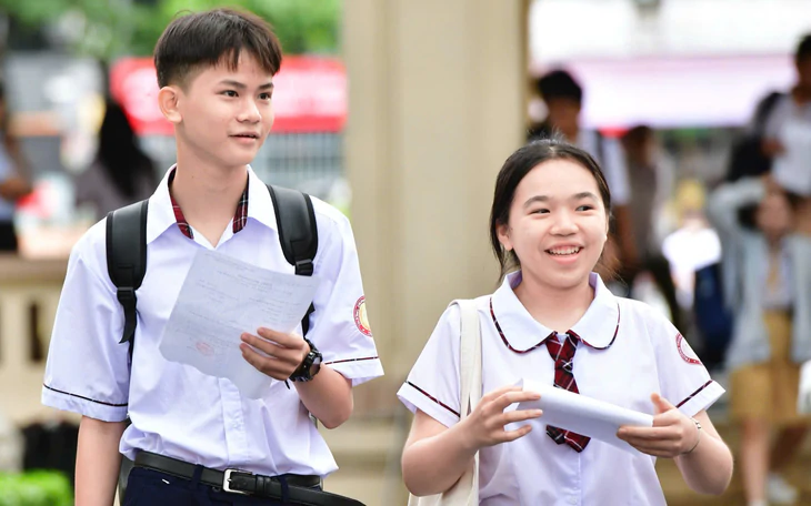 12 học sinh lớp 11 thi vượt cấp đạt thủ khoa kỳ thi học sinh giỏi Hà Nội - Ảnh 3.