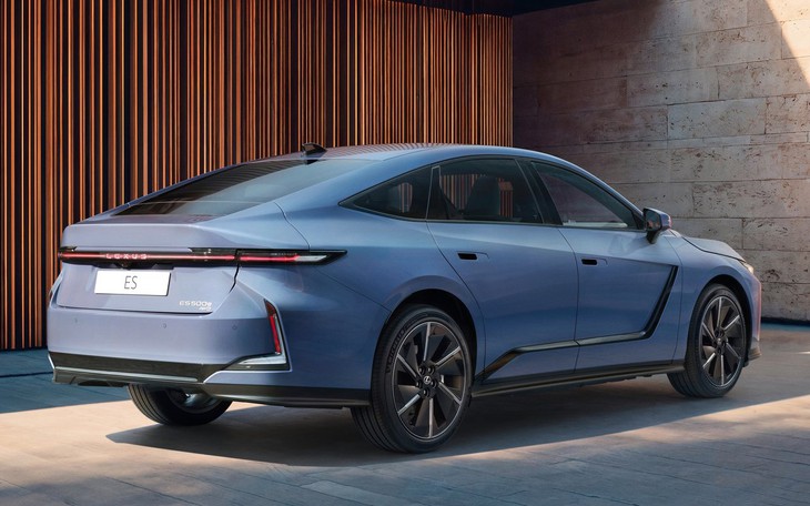 Xe điện Lexus đầu tiên ở Việt Nam lộ diện: Đầy pin chạy 440km, sạc nửa tiếng đi được hơn 350km - Ảnh 5.