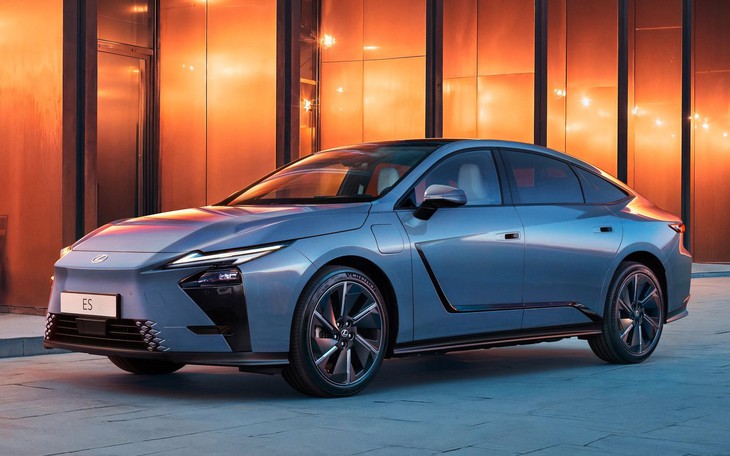 Xe điện Lexus đầu tiên ở Việt Nam lộ diện: Đầy pin chạy 440km, sạc nửa tiếng đi được hơn 350km - Ảnh 4.