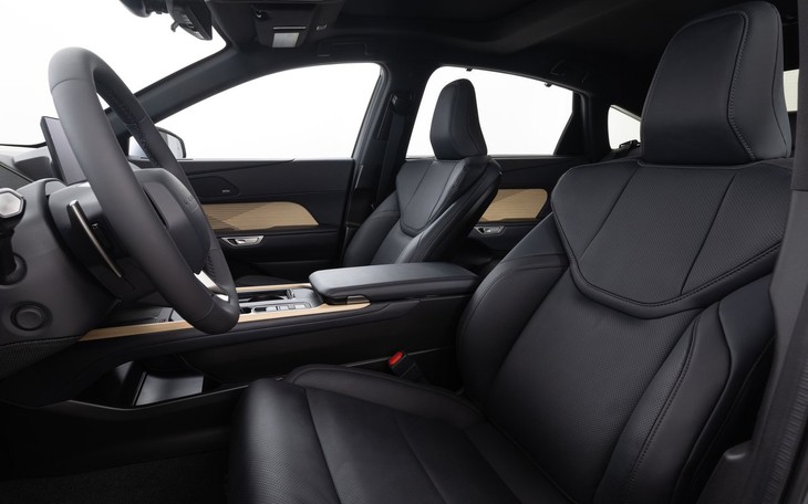 Xe điện Lexus đầu tiên ở Việt Nam lộ diện: Đầy pin chạy 440km, sạc nửa tiếng đi được hơn 350km - Ảnh 9.