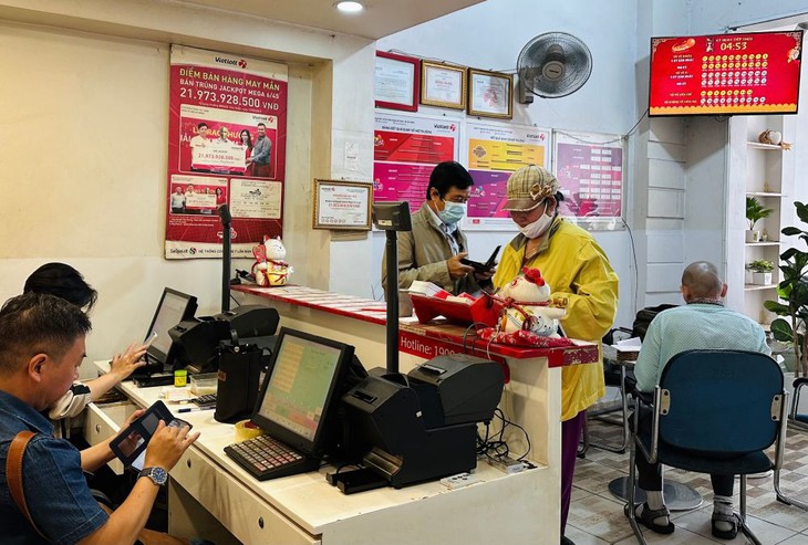 Jackpot xổ số Mega 6 / 45 vượt 96 tỉ đồng , người chơi hào hứng mua vé - Ảnh 2.