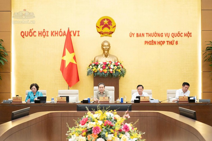 Chính phủ đề xuất dừng xuất cảnh, cắt điện, nước, internet để cưỡng chế xử phạt vi phạm hành chính - Ảnh 2.