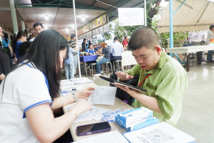 Khi cánh cửa việc làm cho người khuyết tật thêm rộng mở - Ảnh 7.