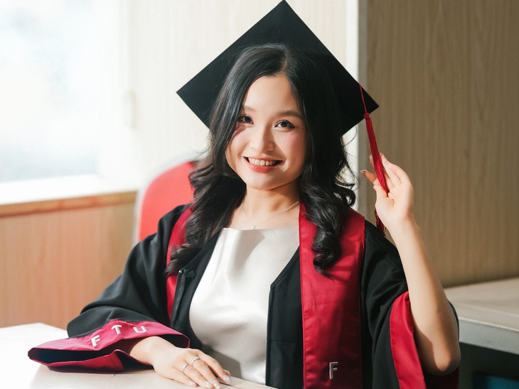 Thủ khoa Ngoại thương chinh phục 4 ngôn ngữ - Ảnh 1.