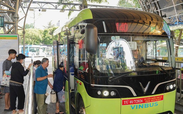 TP.HCM: Đình chỉ ngay tiếp viên xe buýt xô đẩy khách khách xuống xe - Ảnh 3.