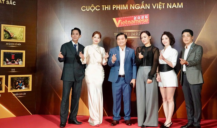 Hồng Vân bối rối khi thắng giải Diễn viên nữ xuất sắc nhất - Ảnh 2.