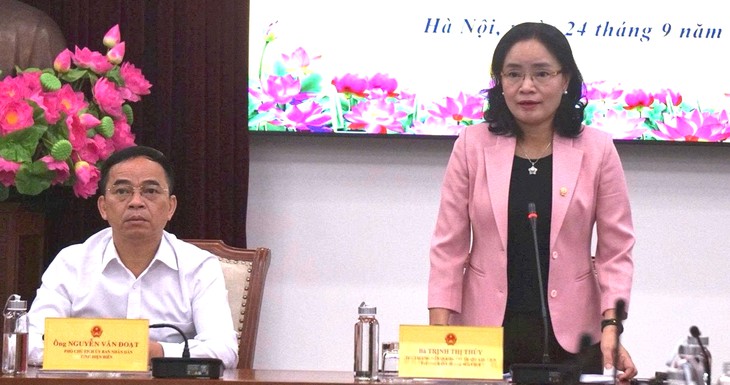 Phụ nữ dân tộc thiểu số mặc váy đá bóng gây sốt vào Ngày hội văn hóa dân tộc Mông - Ảnh 1.
