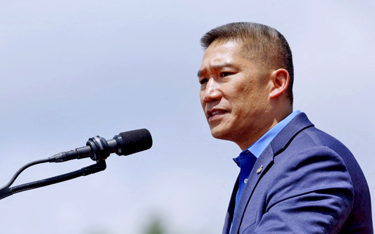 Ông Hegseth ca ngợi thủy thủ tàu USS Abraham Lincoln sau đợt triển khai kỷ lục 264 ngày - Ảnh 2.