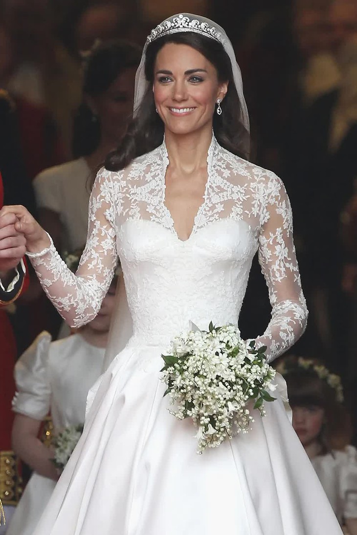 6 lần Kate Middleton đeo trang sức Hoàng gia quý hiếm - Ảnh 3.