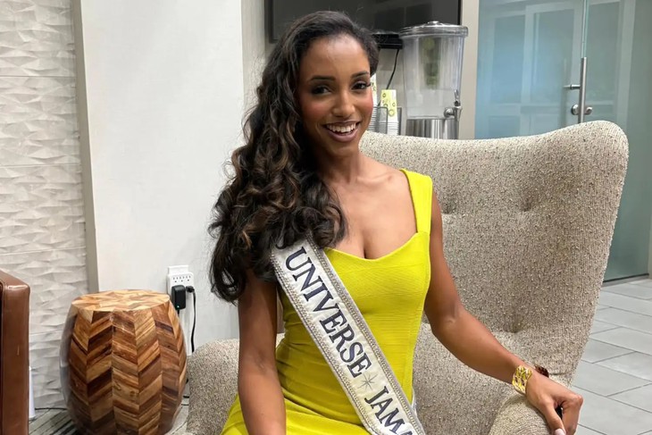 Hoa hậu Jamaica kiện Miss Universe sau cú ngã xuyên sân khấu - Ảnh 1.