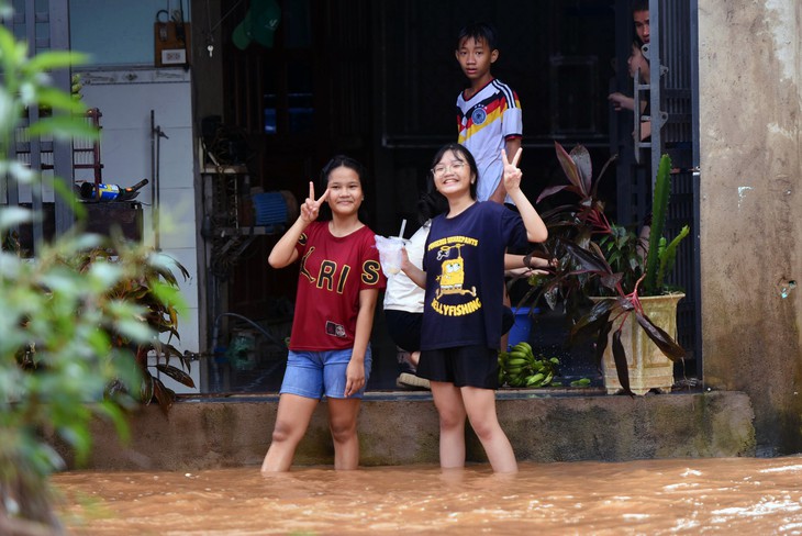 Lũ sông Buông tràn về, khu dân cư cạnh cao tốc ở Đồng Nai lại ngập - Ảnh 2.