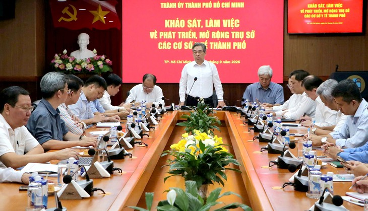 Phó bí thư Nguyễn Phước Lộc: Ưu tiên trụ sở dôi dư để giảm tải bệnh viện tuyến cuối - Ảnh 2.