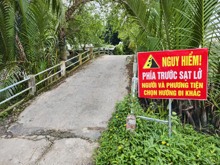 Giữa mùa nước nổi mà lo hạn mặn khốc liệt vì El Nino - Bài 2: Sạt lở đang 'bủa vây' miền Tây - Ảnh 4.