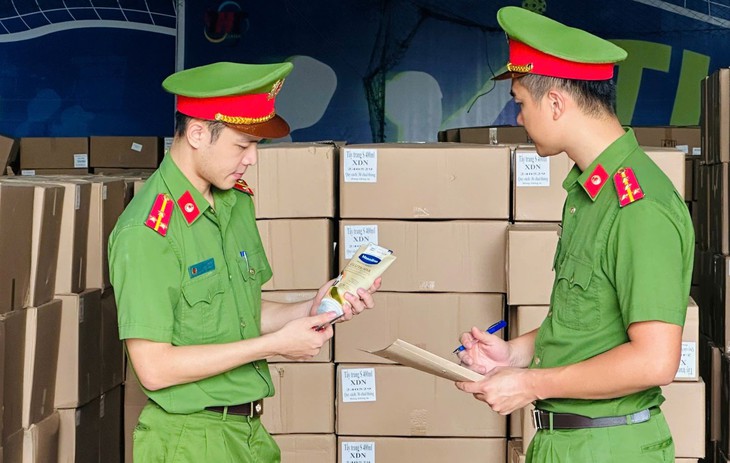 Công an Thanh Hóa triệt phá vụ sản xuất mỹ phẩm giả lớn nhất từ trước đến nay - Ảnh 3.