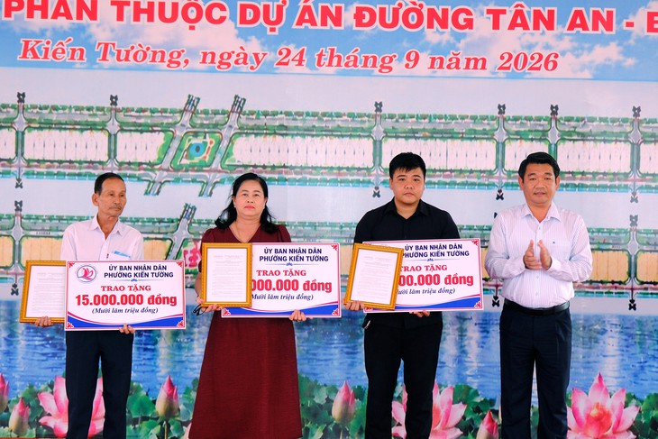 Tây Ninh tặng tiền 3 hộ dân giao đất sớm dự án đường mở mới về Đồng Tháp Mười - Ảnh 1.
