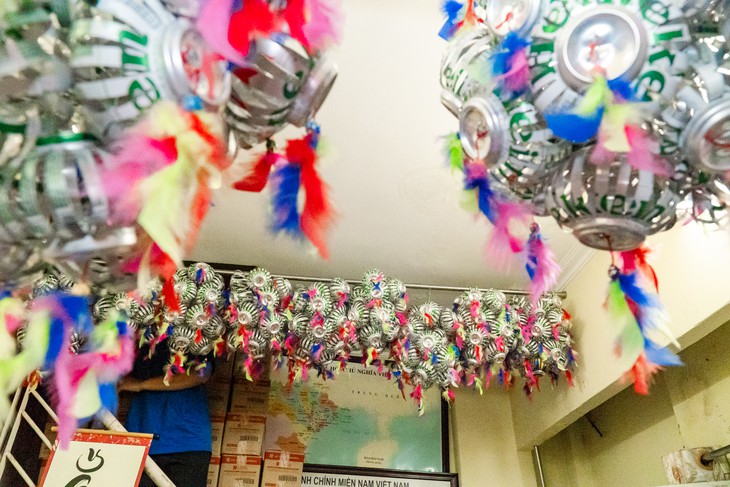 Lồng đèn tái chế từ vỏ lon mang Trung thu 2026 đến trẻ em vùng biên - Ảnh 7.