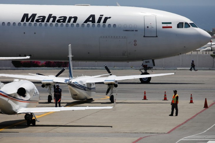 Bộ trưởng Mỹ băn khoăn: Mỹ cấm vận hàng không, phái đoàn Iran về bằng cách nào? - Ảnh 1.
