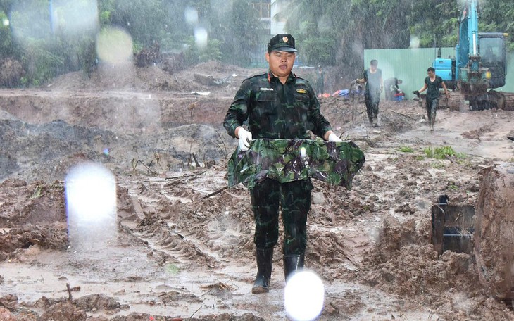 Cha mẹ chiến sĩ làm nhiệm vụ ở công viên Lê Thị Riêng: "Tự hào công việc thiêng liêng con dành cho Tổ quốc" - Ảnh 9.