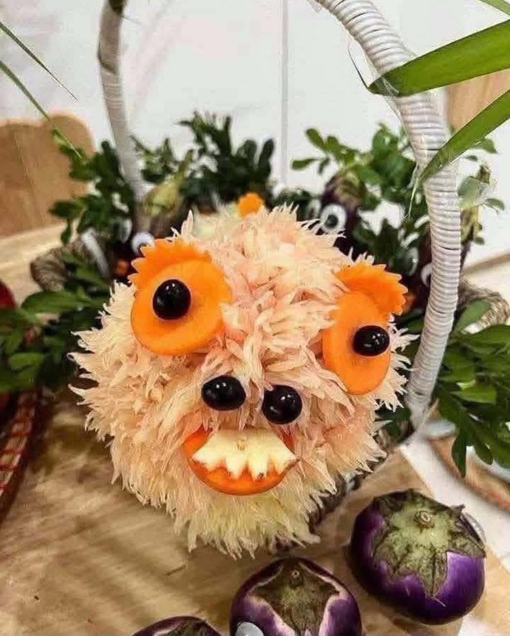 Mâm cỗ Trung Thu trông như chơi hội Halloween - Ảnh 2.