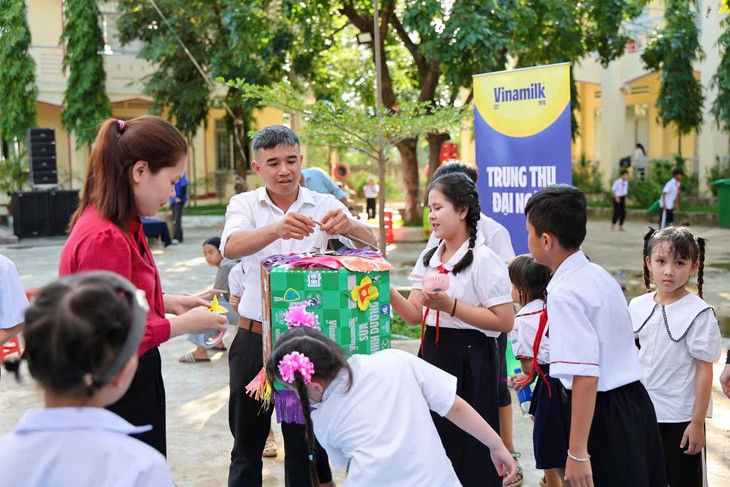 Vinamilk mang mùa Trung thu giàu trải nghiệm đến với trẻ em  - Ảnh 4.