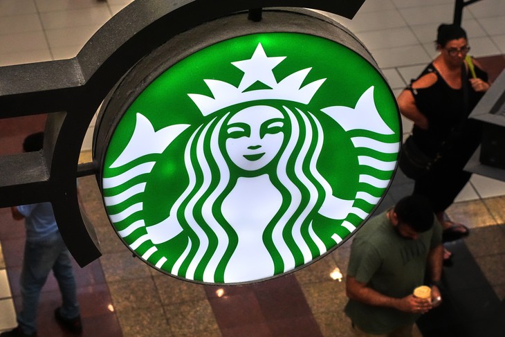 Starbucks lại đóng cửa 250 cửa hàng sau khi dẹp 627 cửa hàng hồi năm ngoái - Ảnh 1.