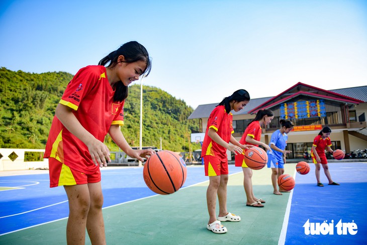 'Ngôi nhà mới' của trẻ vùng biên Lào Cai và kỳ vọng đổi thay bản làng - Ảnh 18.