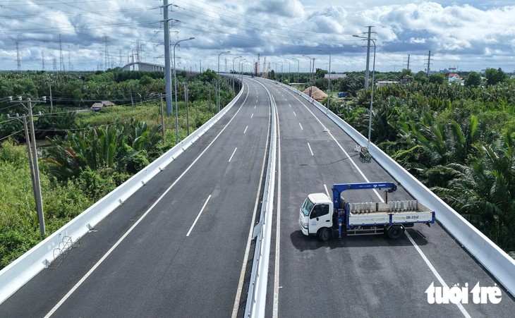 Bắt đầu thử tải cầu Phước Khánh, sẵn sàng thông xe cao tốc Bến Lức - Long Thành - Ảnh 2.