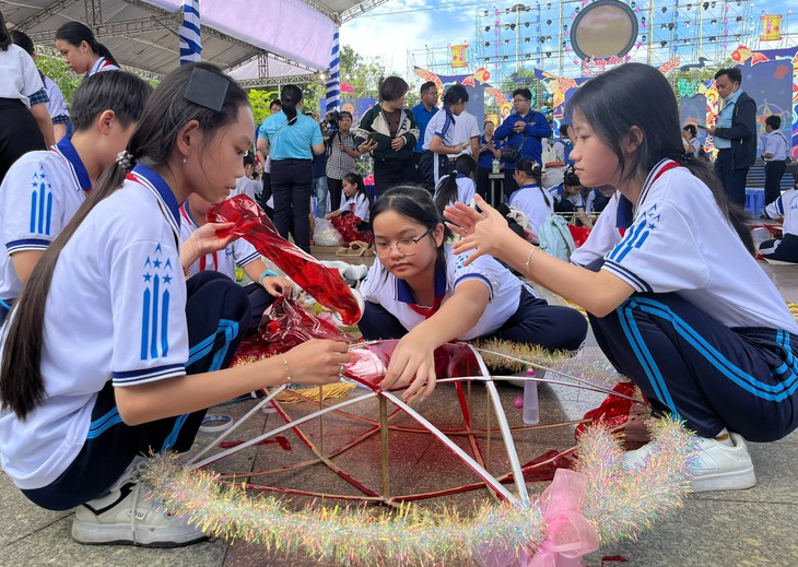 Hơn 8,1 tỉ đồng đón Trung thu với trẻ biên giới, trẻ mồ côi vì COVID-19 - Ảnh 2.