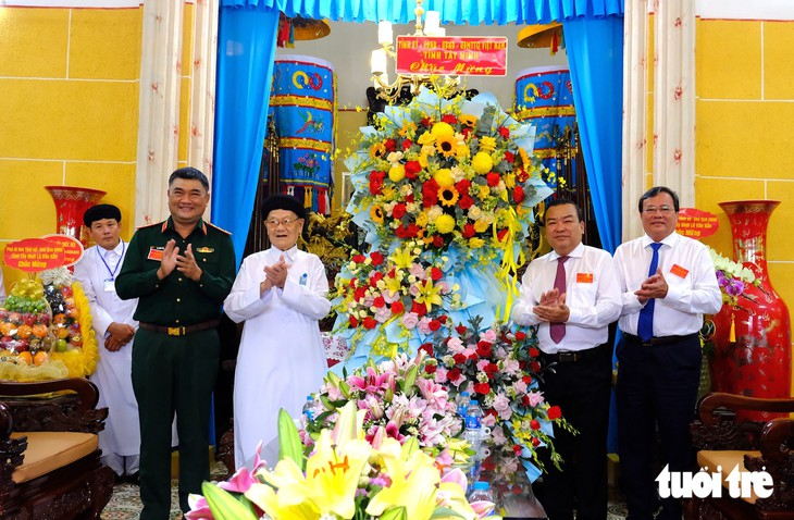 Hội Yến Diêu Trì Cung ở Tòa Thánh Cao Đài rực rỡ sắc màu, thu hút khoảng 200.000 người tham dự - Ảnh 2.