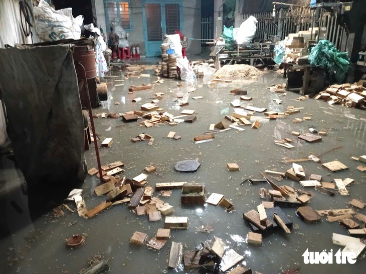 TP.HCM: nước tràn vào nhà, người dân Thuận An chủ động di tản - Ảnh 5.