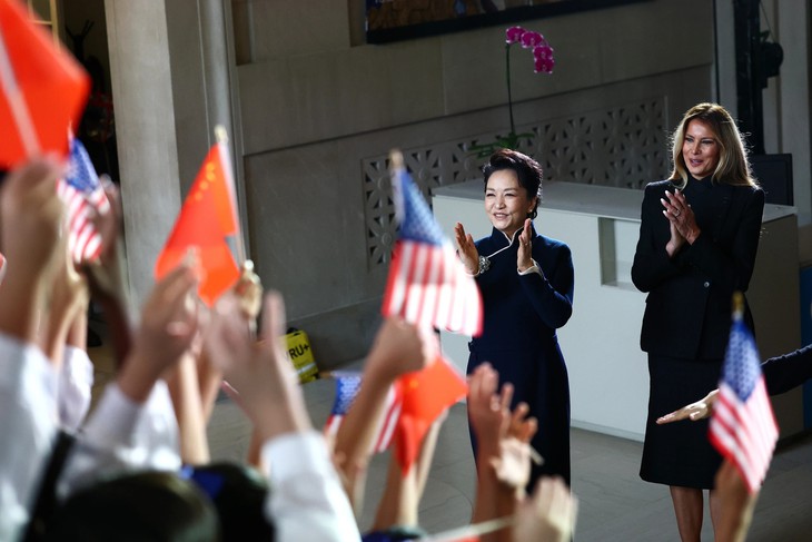 Hai đệ nhất phu nhân Melania Trump và Bành Lệ Viện cùng xuất hiện tại Washington qua loạt ảnh - Ảnh 5.