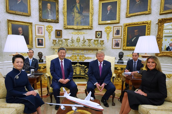 Hai đệ nhất phu nhân Melania Trump và Bành Lệ Viện cùng xuất hiện tại Washington qua loạt ảnh - Ảnh 6.