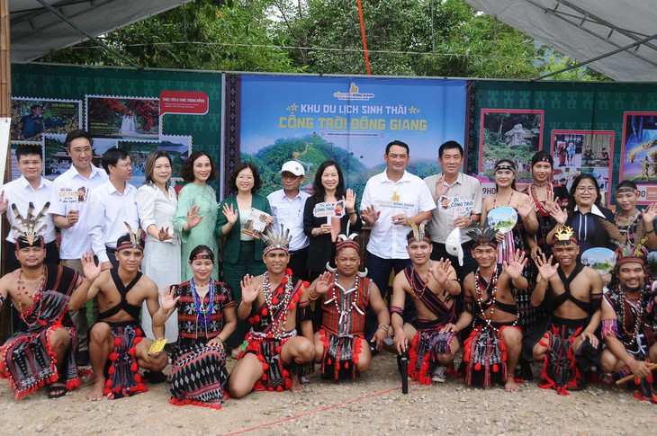 Khách đổ về thung lũng Mỹ Sơn đi tour mới, xem tháp Chăm và tản bộ dưới tán rừng - Ảnh 4.